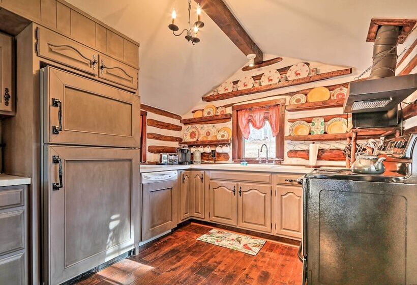 Macungie Cabin W/ Fireplace Near Bear Creek Skiing