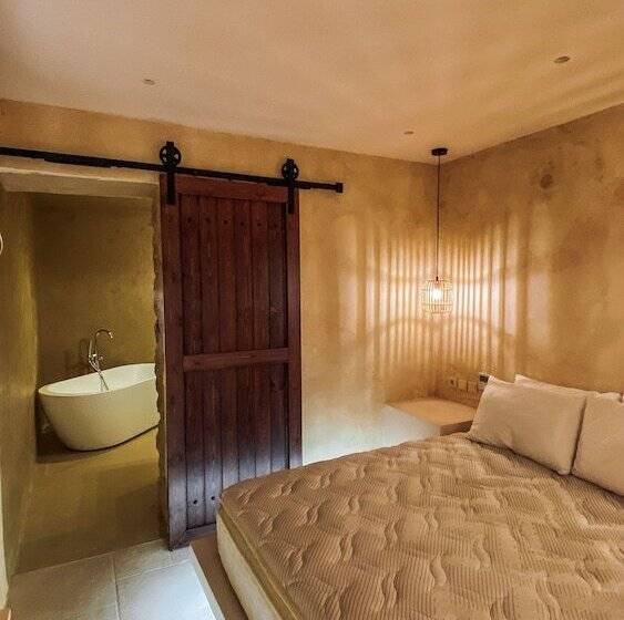 Mani Luxury Suites
