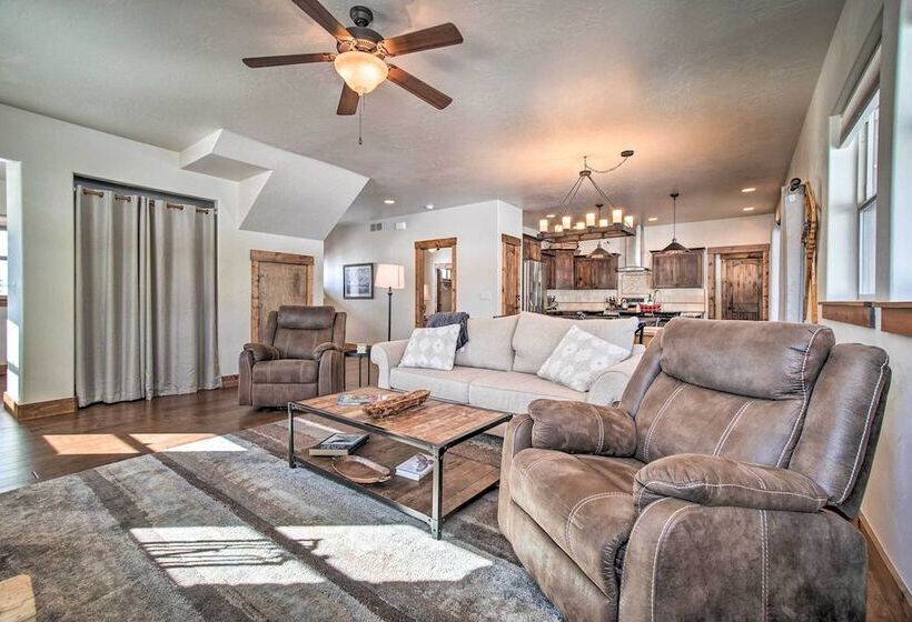 Mccall Home + Hot Tub ~ 2 Mi To Payette Lake