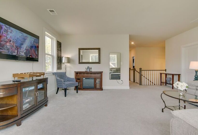 Modern Lewes Home W/ Deck, Grill + Pond View!