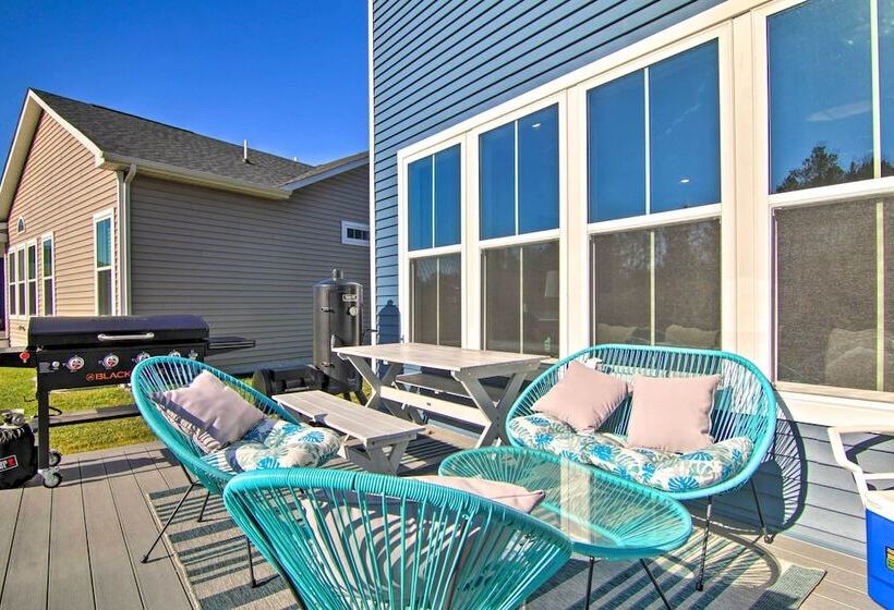 Modern Lewes Home W/ Deck, Grill + Pond View!