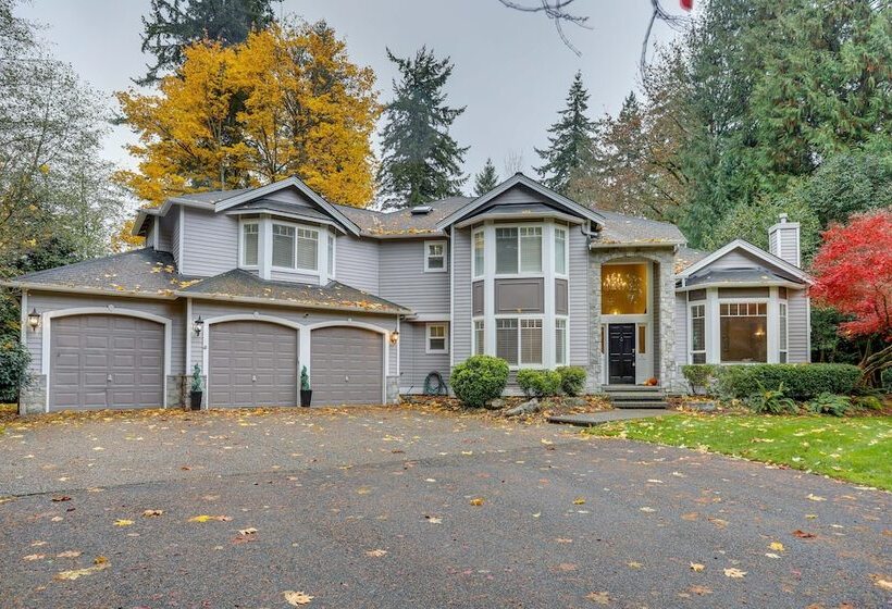 Spacious Snohomish Home: Relaxing Group Getaway!