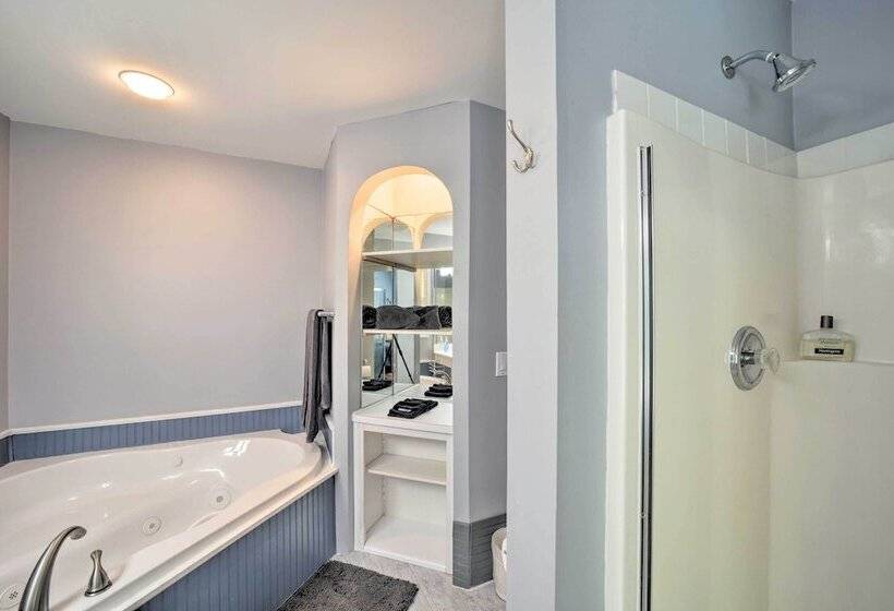 Pet Friendly Arden Retreat W/ Private Hot Tub