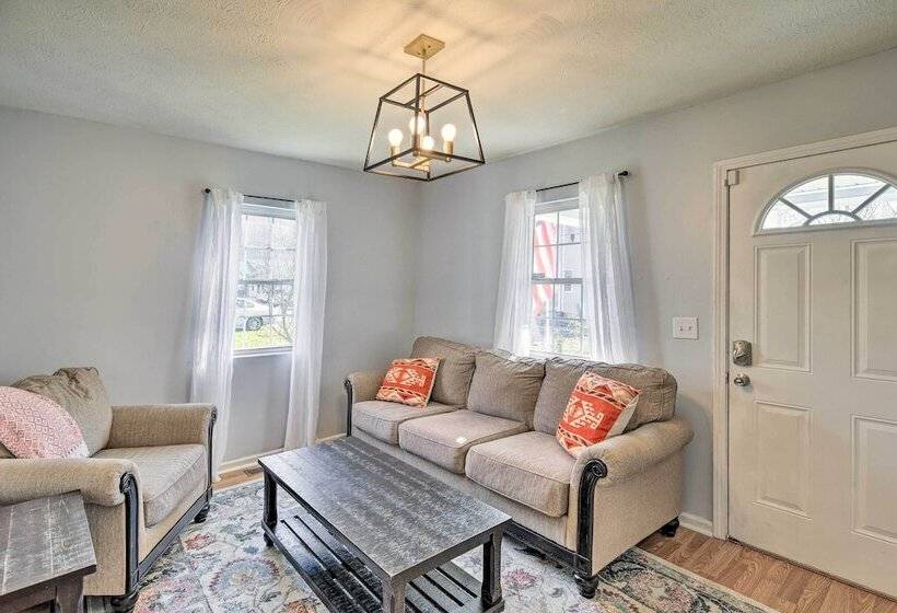Pet Friendly Charleston Home W/ Fenced Yard!