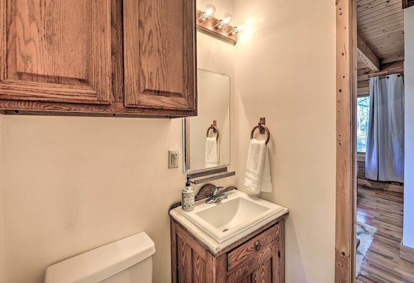 Picturesque Family Cabin W/ Views & Treehouse