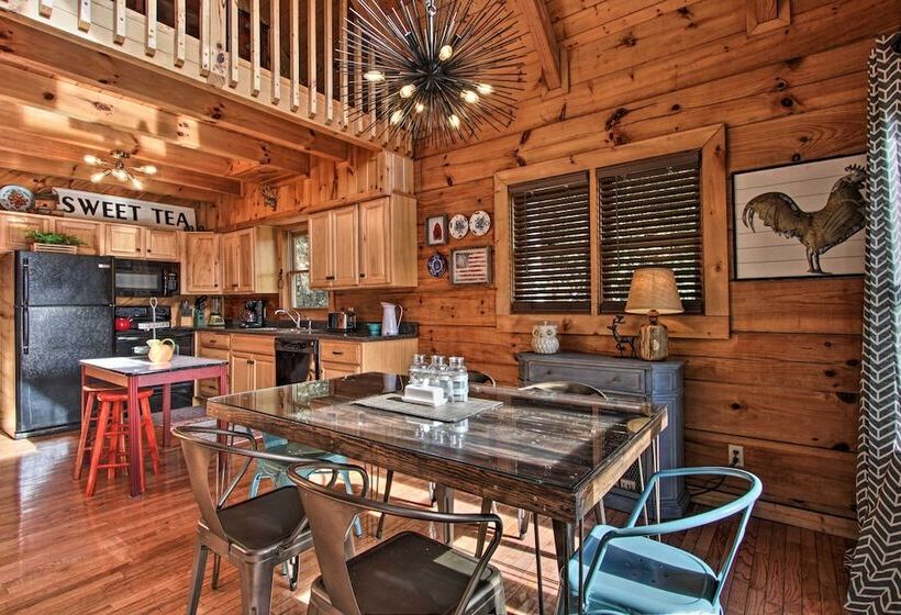 Pigeon Forge  Scenic Solitude  W/ Private Hot Tub!