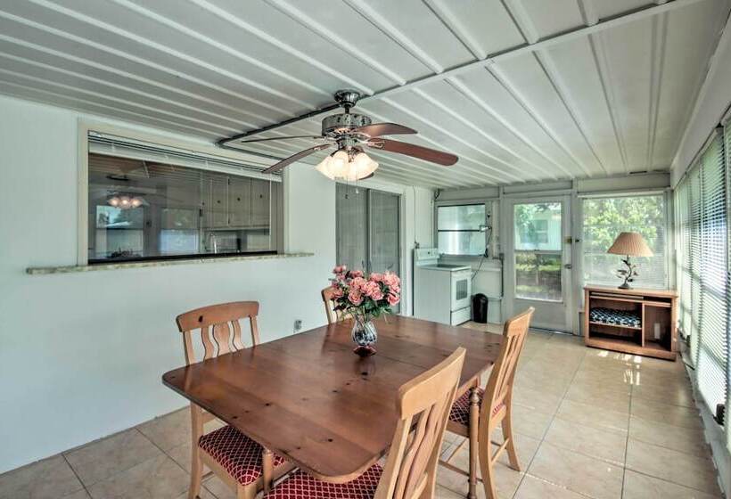 Port Charlotte Retreat ~ 4 Mi To Beach Park!