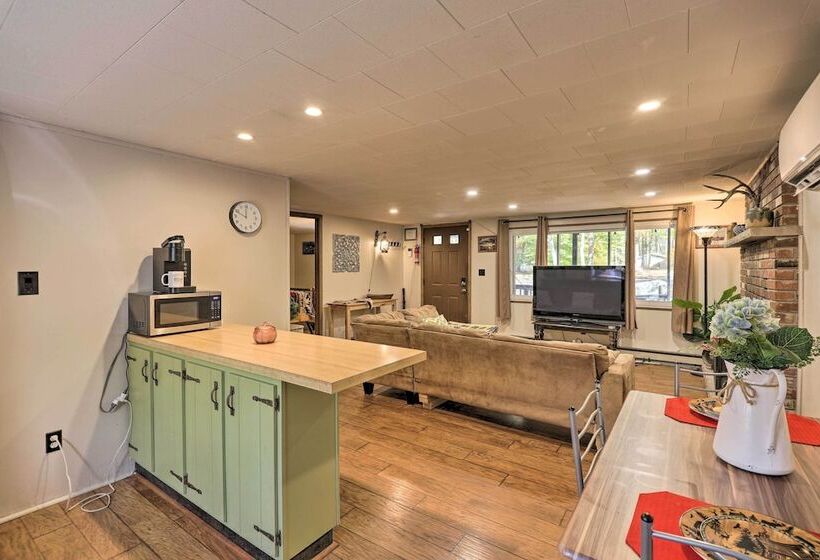 Arrowhead Lake Amenities: Quaint Home W/ Fireplace