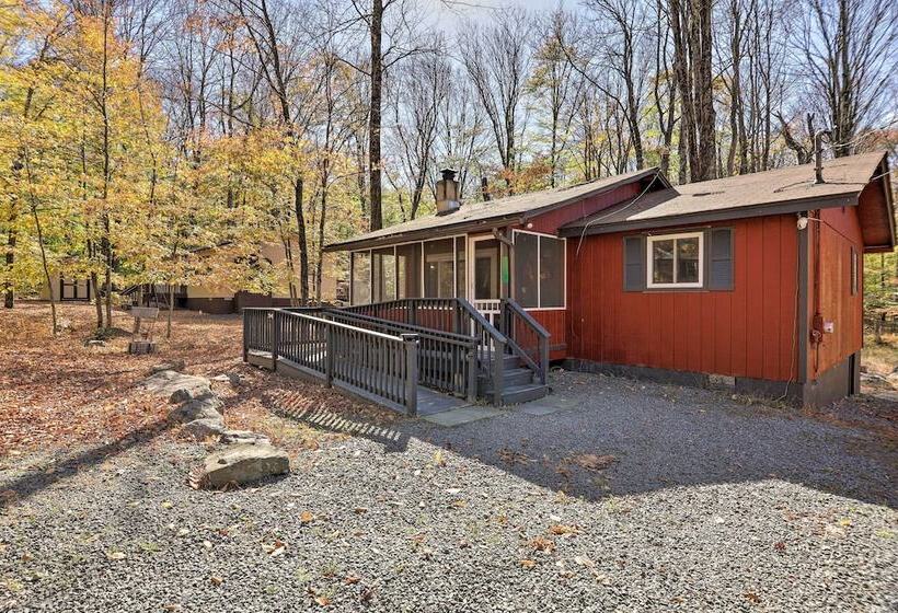 Arrowhead Lake Amenities: Quaint Home W/ Fireplace