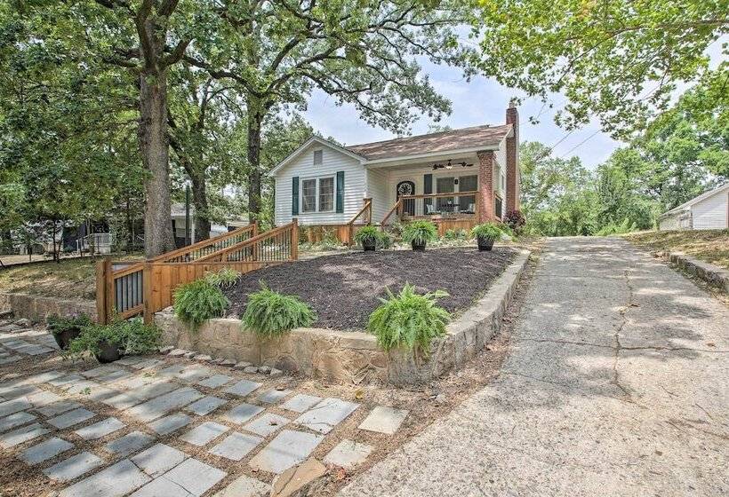 2 Mi To Central Ave: Quaint Hot Springs Home!