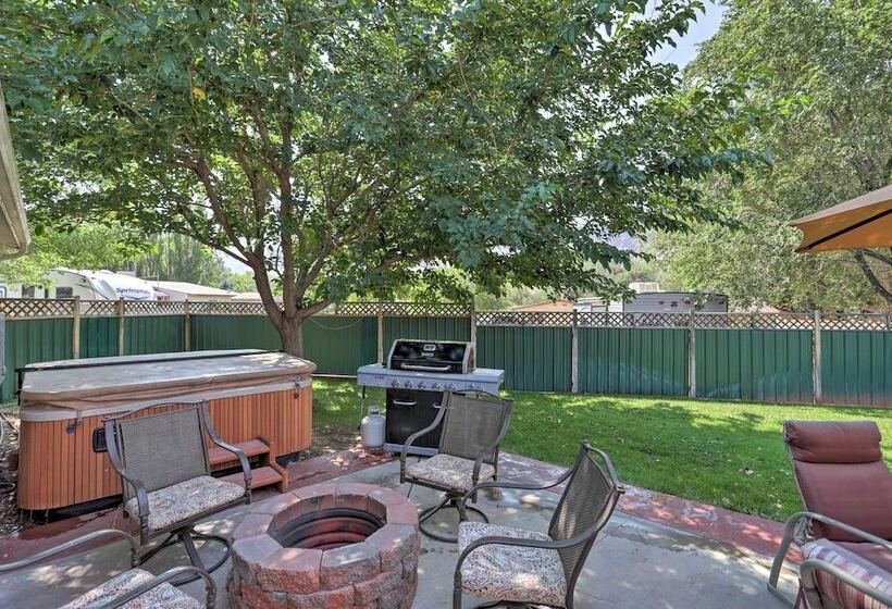 Red Rock Rambler  Moab Home W/ Hot Tub & Views!