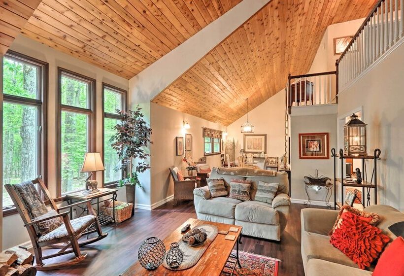 Relaxing Eagle Rock Resort Home 1 Block To Lake!