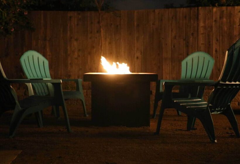 Remodeled Ventura Beach Home With Yard & Fire Pit!