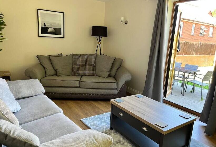 اقامتگاه Beautiful 2 Bed House In Lincoln