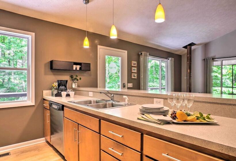 Lak Haus: Resort Style Home On Tims Ford Lake!