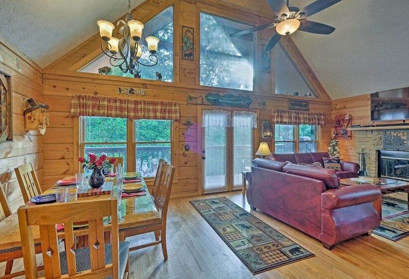 Return To Eden Cabin W/ Hot Tub: 4 Mi To Dollywood