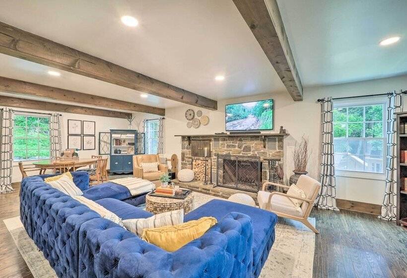 Riverfront Sugar Grove Home: Hot Tub & Views!