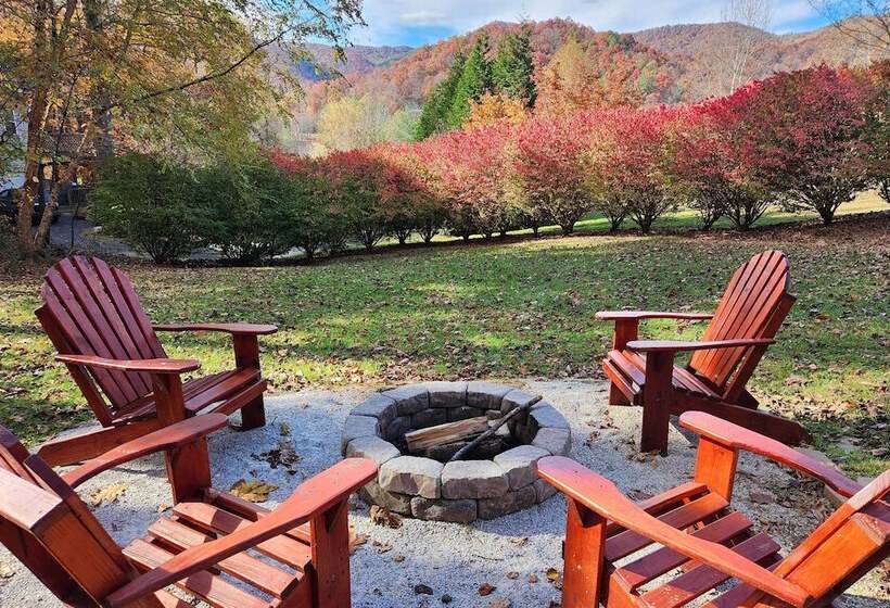 Scenic Smokies Cabin W/ Hot Tub In Golf Community!