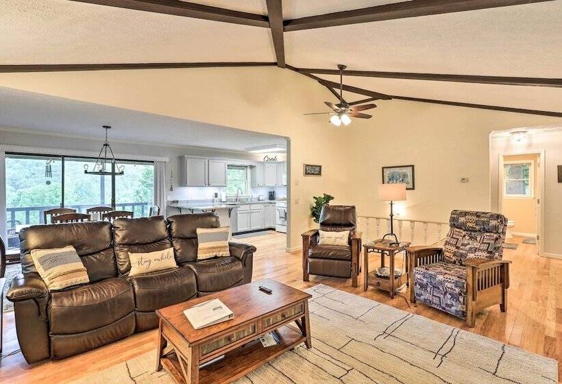 Scenic Smokies Cabin W/ Hot Tub In Golf Community!