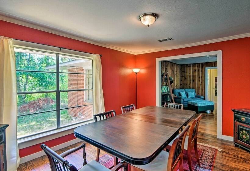 Secluded Baton Rouge Area Hideaway W/ Lawn!