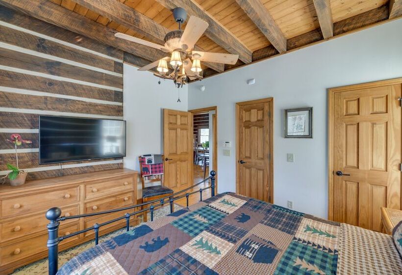 Hot Tub & Fire Pit: Secluded Gem In Franklin