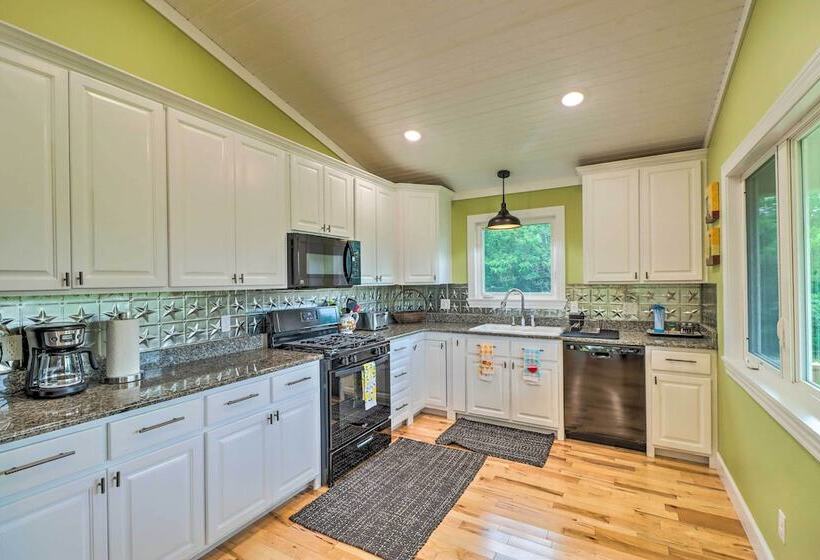 Secluded Timbo Retreat   Hike, Swim & Kayak!