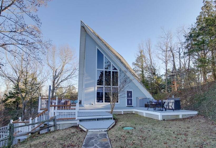 Smoky Mountains Cabin W/ Lake Access & Game Room!