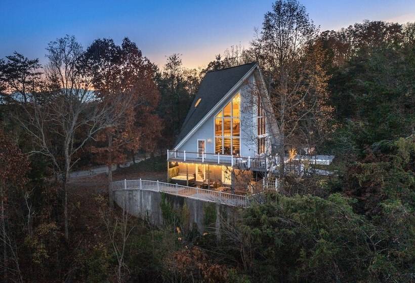 Smoky Mountains Cabin W/ Lake Access & Game Room!