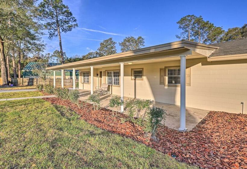 Spacious Gainesville Retreat W/ Backyard!
