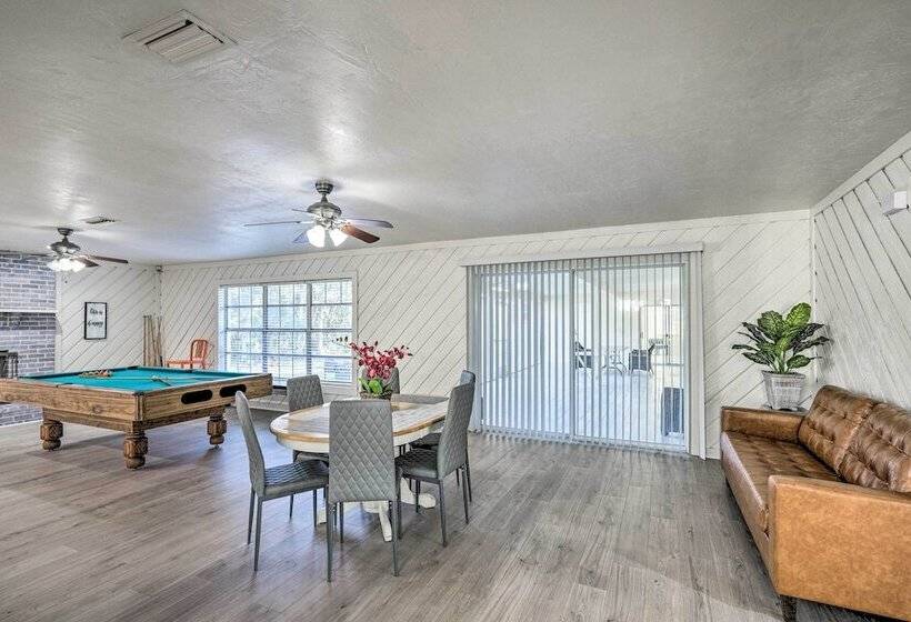 Spacious Gainesville Retreat W/ Backyard!