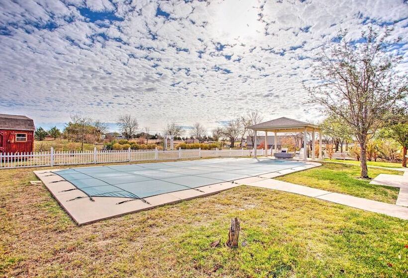 Spacious Oklahoma Country Estate On 2 Acres!