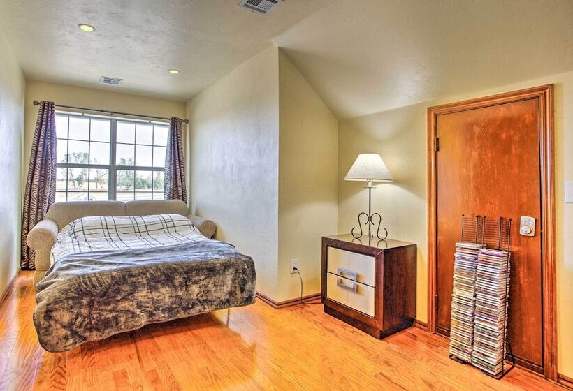Spacious Oklahoma Country Estate On 2 Acres!