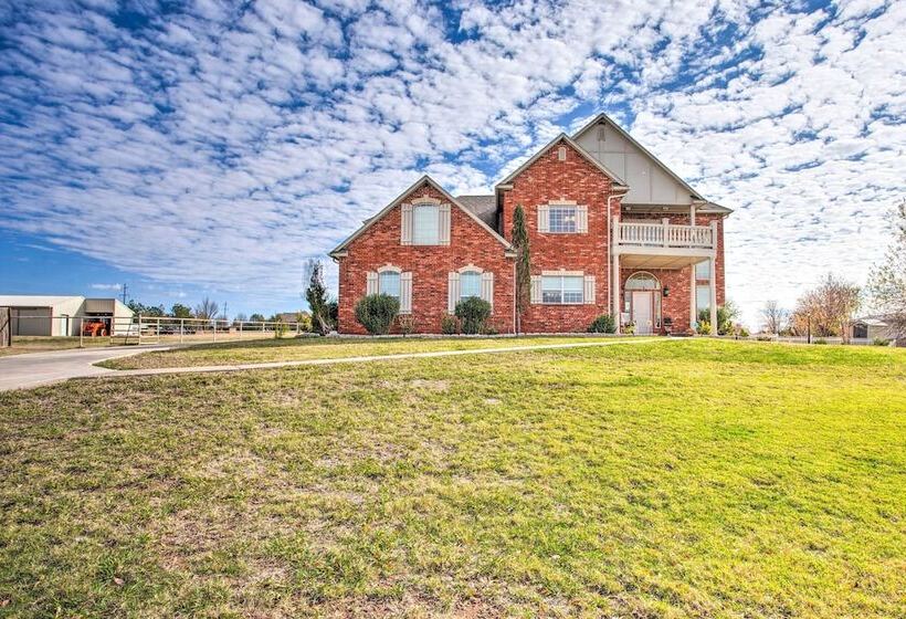Spacious Oklahoma Country Estate On 2 Acres!
