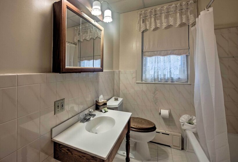 Spacious Reading Home W/ Patio   2 Miles To Pagoda