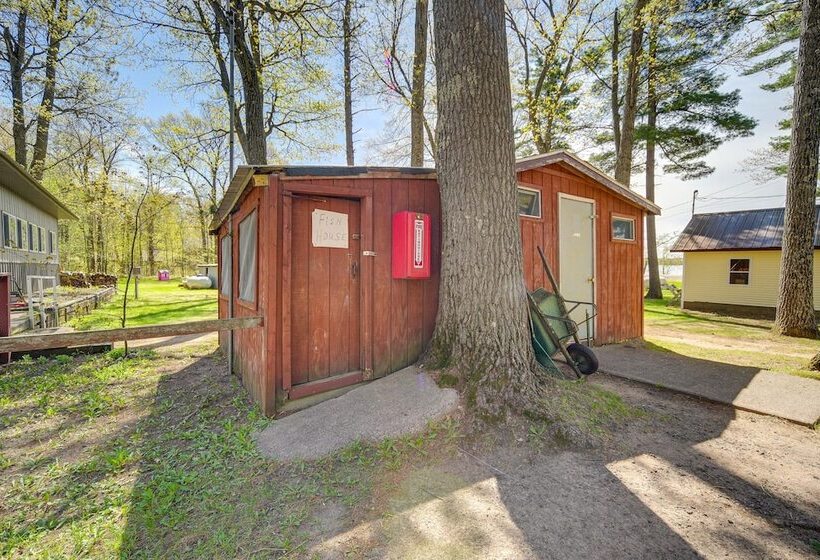 Stone Lake Cabin W/ Private Deck & Fire Pit!