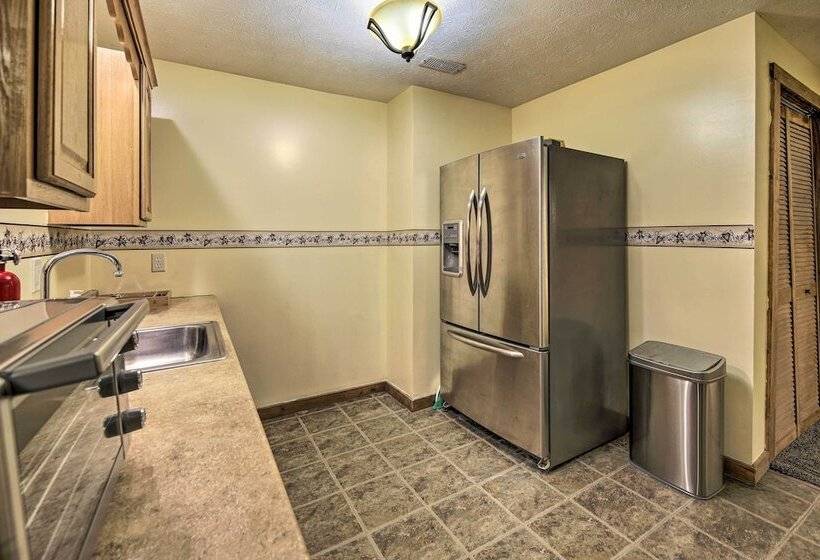 Strawberry Plains Cabin: Private Pond & Game Room!