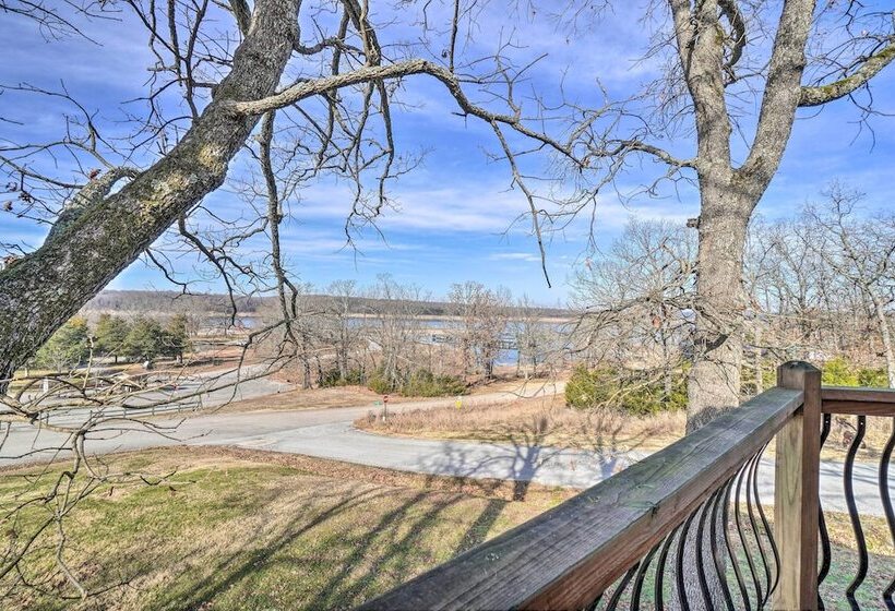 Sunset Bluff Treehouse : On Bull Shoals Lake!