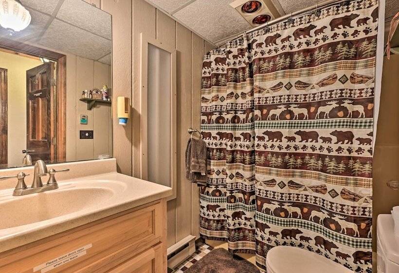 Swiss Style Chalet W/ Fireplace   Near Story Land!