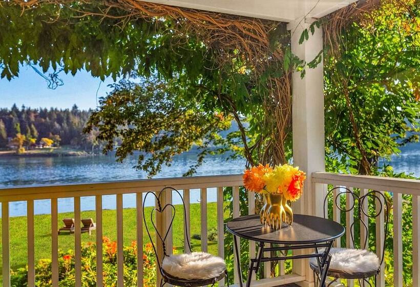 The Hammersley Luxury Waterfront Estate!