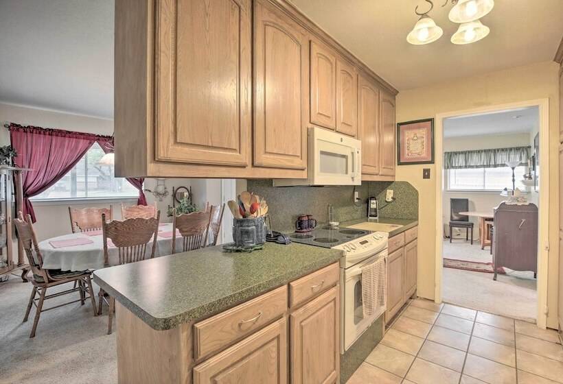 1 Mi To University Of Texas: Home In Richardson!