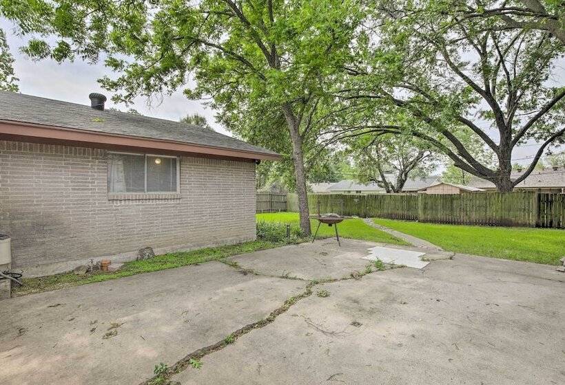 1 Mi To University Of Texas: Home In Richardson!