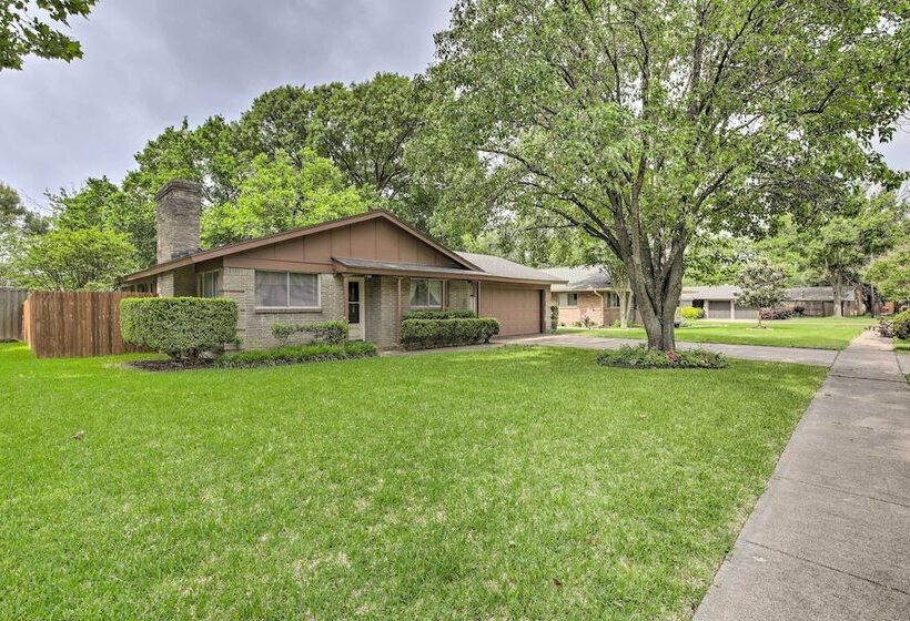 1 Mi To University Of Texas: Home In Richardson!