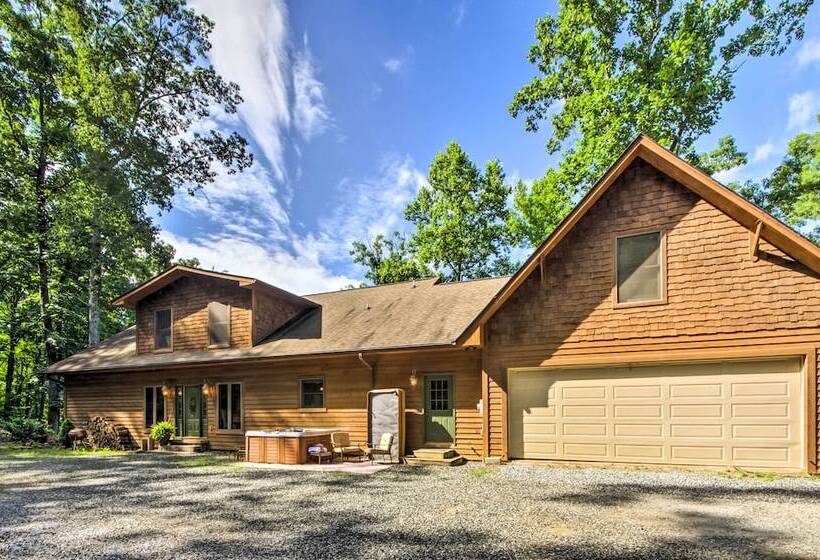 Tryon House W/ Hot Tub   Near Equestrian Centers!