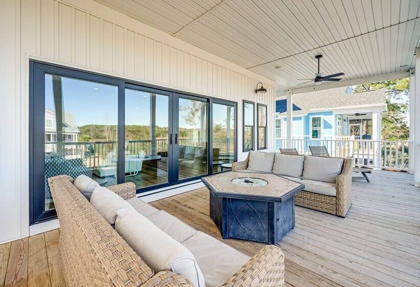 Upscale Oak Island Escape W/ 66 Ft Veranda!