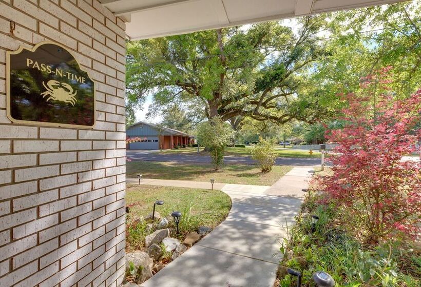 Vibrant Pass Christian Oasis   3 Blocks To Beach!