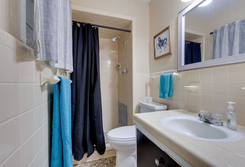 Vibrant Pass Christian Oasis   3 Blocks To Beach!