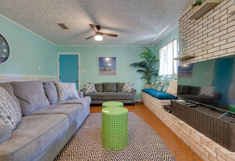 Vibrant Pass Christian Oasis   3 Blocks To Beach!