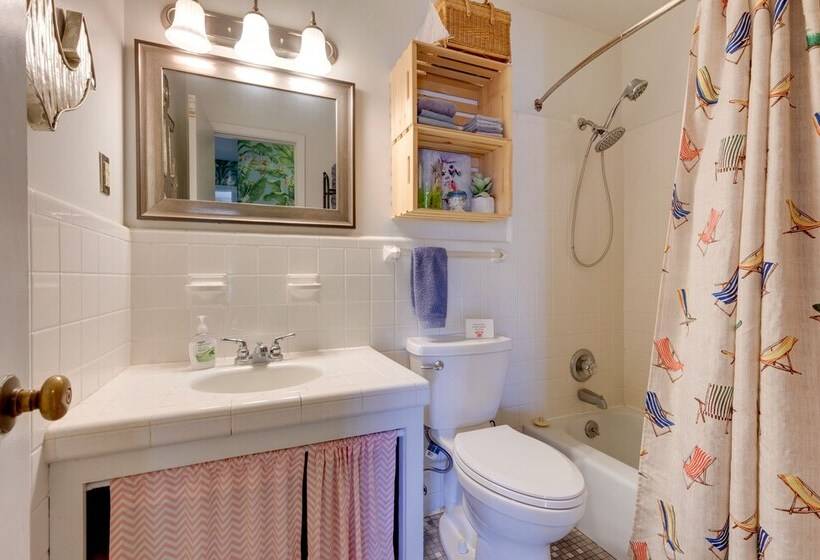 Vibrant Pass Christian Oasis   3 Blocks To Beach!