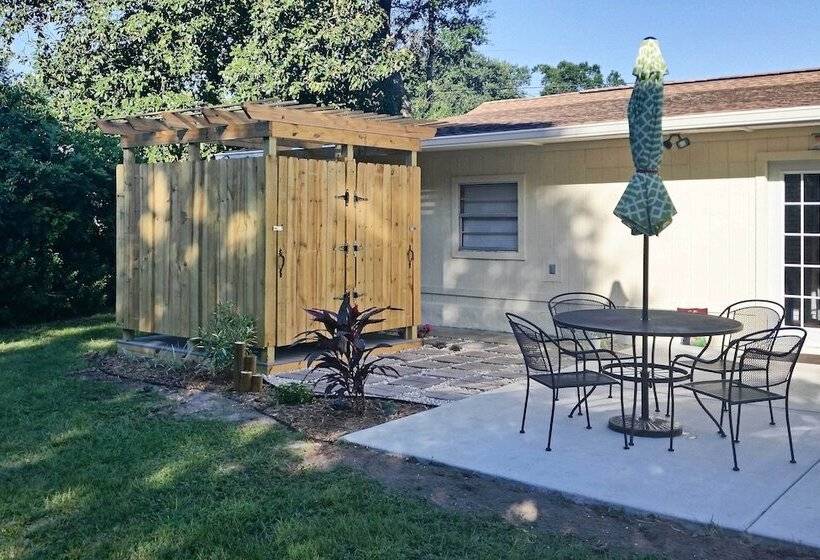 Vibrant Pass Christian Oasis   3 Blocks To Beach!