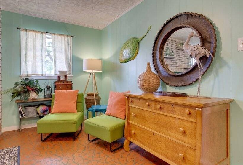 Vibrant Pass Christian Oasis   3 Blocks To Beach!
